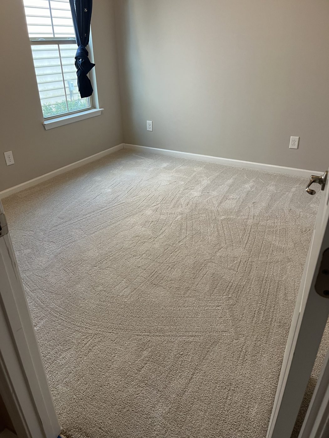 Patterned cut-and-loop carpet in a bedroom